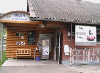 Türli auf, Kesseli und Münz rein, drücken, Milch kommt